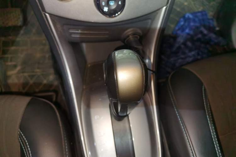 Used Chevrolet Trax 2016 1.4T Automatic Two-Wheel Drive Luxury Version Gear Lever