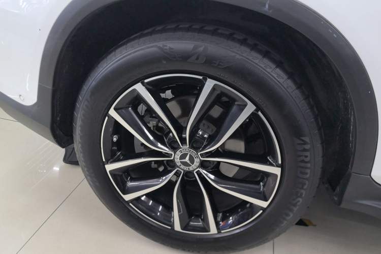 Used Mercedes-Benz GLC 2022 Second Facelift GLC 260 L 4MATIC Luxury Edition Right Rear Wheel Hub