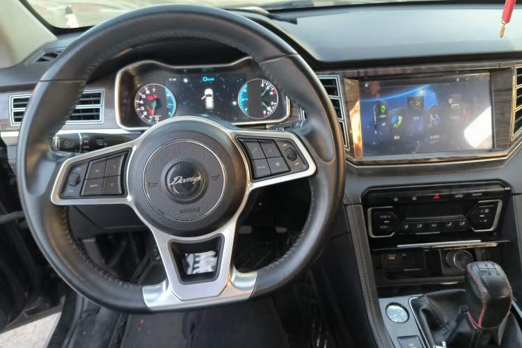 Used Zotye Domy X7 2017 1.8T Manual Luxury Model
