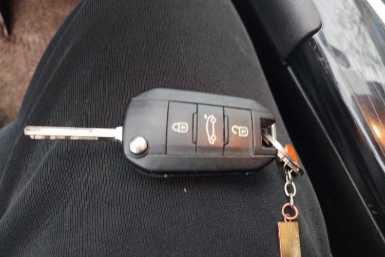 Used Peugeot 3008 2015 1.6THP Automatic Prestige Edition Vehicle Key