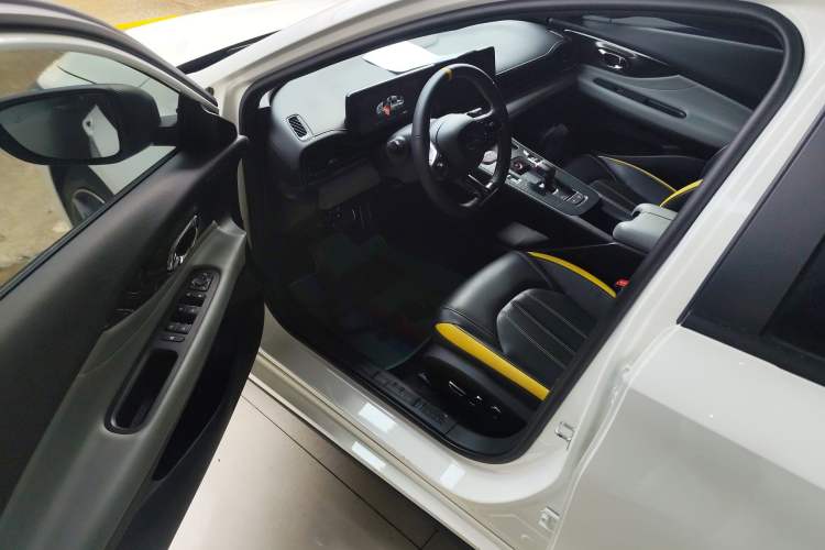 Used GAC Trumpchi EMPOW 2023 270T DCT J16 Version Driver Seat