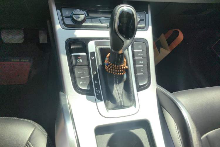 Used Geely Auto Emgrand X7 Sport 2016 1.8TD Automatic Smart Model Gear Lever