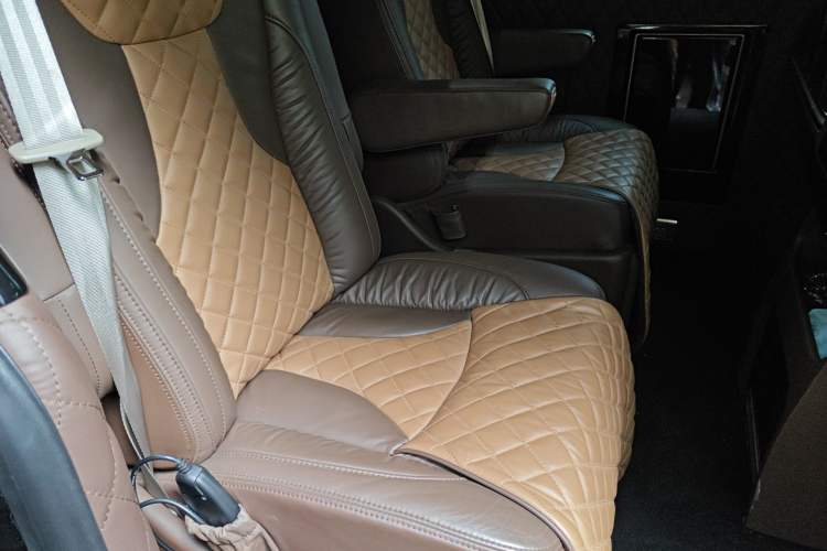 Used Volkswagen Caravelle 2017 2.0 TSI 4x4 Luxury Edition 7-Seater Left Rear Seat