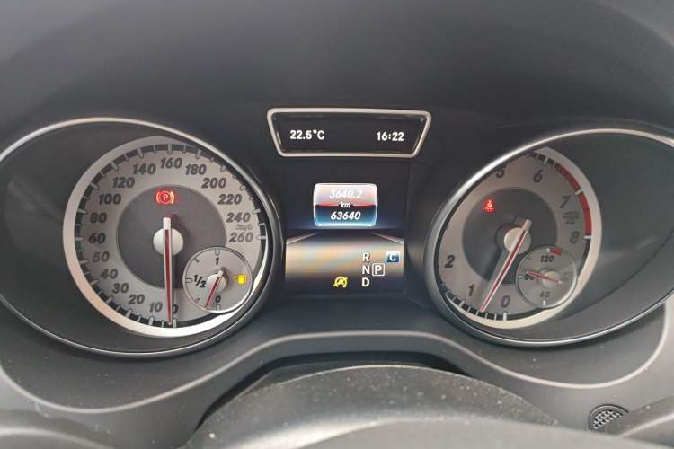 Used Mercedes-Benz GLA 2016 GLA 200 Sport Edition Odometer Close Up