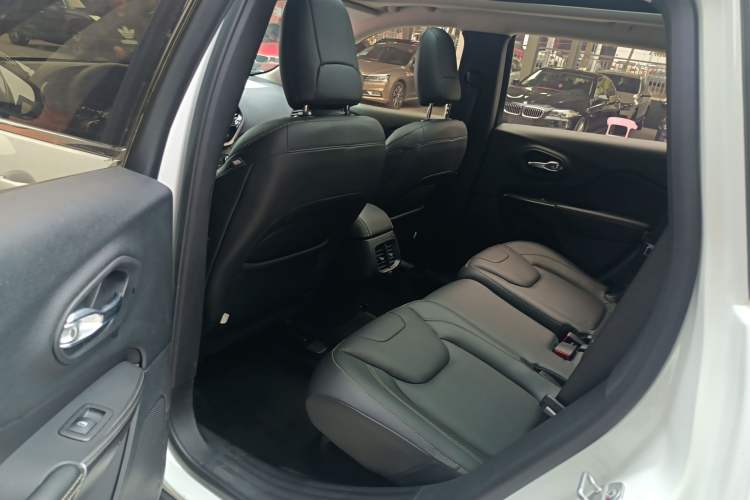 Used Jeep Cherokee 2016 2.4L Leading Edition