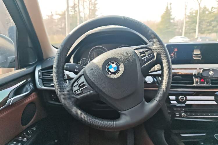 Used BMW X5 2015 xDrive28i
