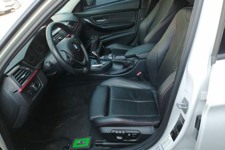 Used BMW 3 Series 2015 320i Sport Design Package
