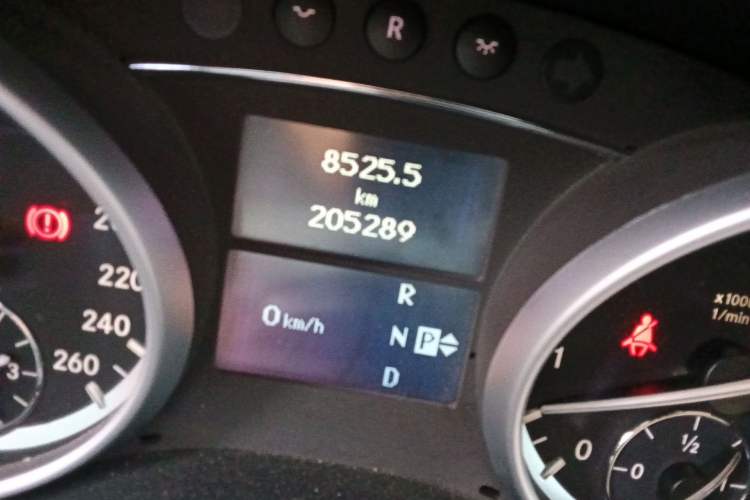 Used Mercedes-Benz M-Class 2010 ML 350 4MATIC Luxury Special Edition Odometer Close Up