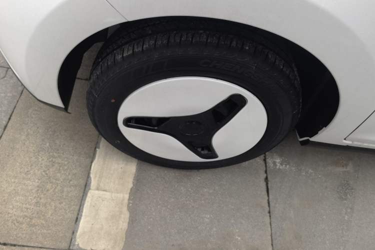 Used JMEV Xiao Qilin 2026 Model PLUS+ Comfort Version Left Front Wheel Hub