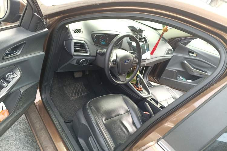 Used Ford Escort 2015 1.5L Automatic Fashion Model
