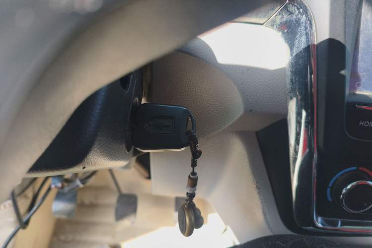 Used Jinbei New Hiace X30L 2023 1.5L Wealth Edition Van 2/5 Seats Non-Air-Conditioned Version SWC15M