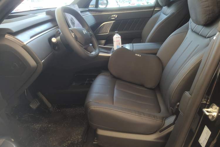 Used ONVO Luxeed L90 2025 Model—Max Six-Seater Version
