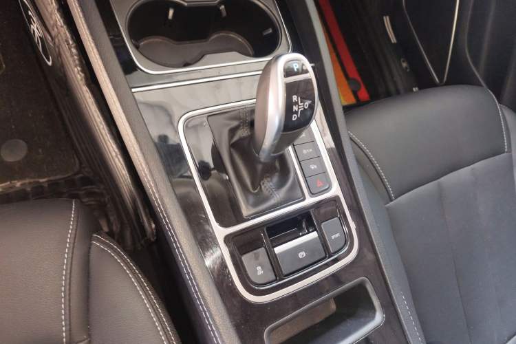 Used BYD Song MAX 2021 Upgraded Model 1.5T Automatic Luxury 7-Seater Gear Lever