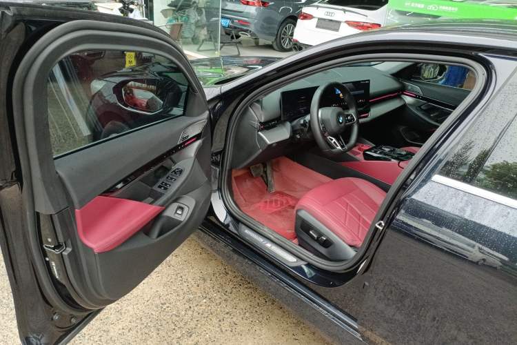 Used BMW 5 Series 2024 525Li M Sport Package Driver Seat