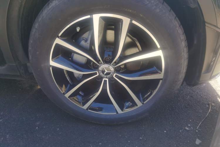 Used Mercedes-Benz GLC 2022 Second Facelift GLC 260 L 4MATIC Luxury Edition Right Front Wheel Hub