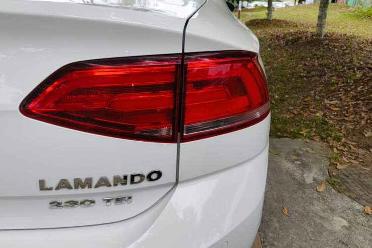 Used Volkswagen Lamando 2015 230TSI DSG Fashion Edition
