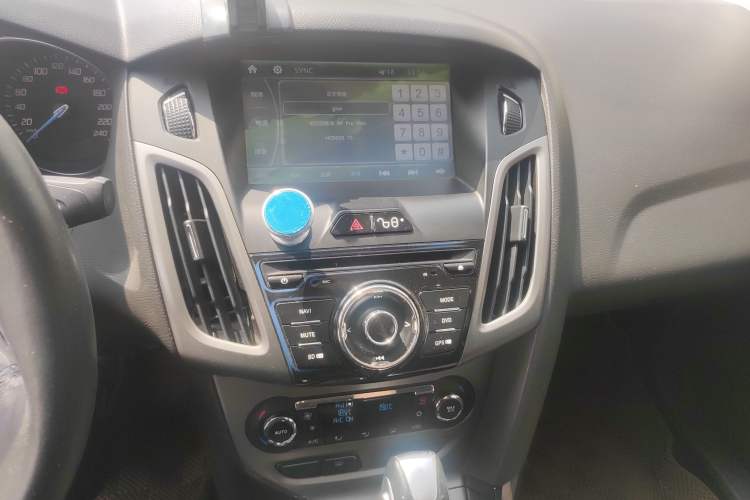 Used Ford Focus 2012 Sedan 1.6L Automatic Fashion Edition
