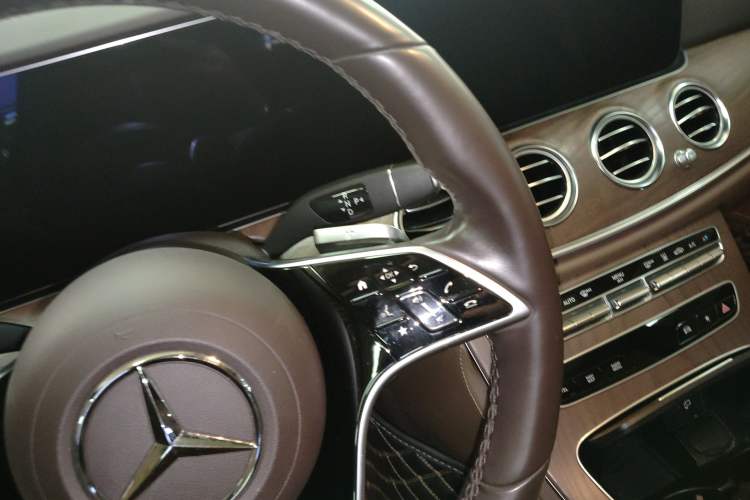 Used Mercedes-Benz E-Class New Energy 2022 Facelift E 350 e L Plug-in Hybrid Sedan Gear Lever