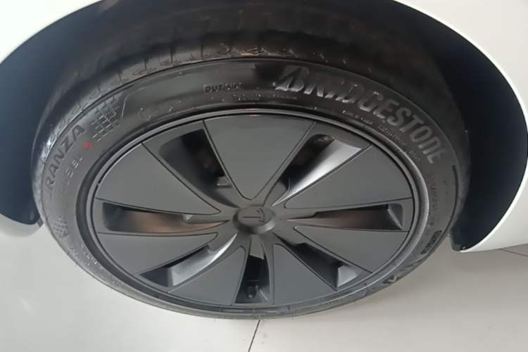 Used Tesla Model 3 2025 Model Revised Rear-Wheel-Drive Version
