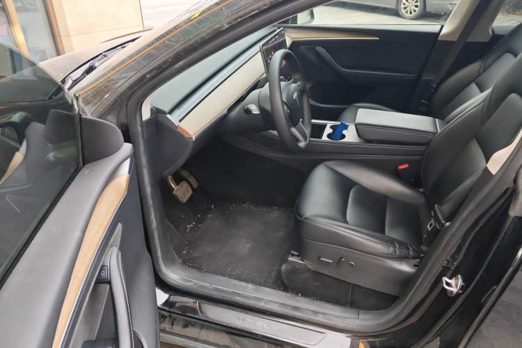 Used Tesla Model Y 2022 Rear-Wheel-Drive Version
