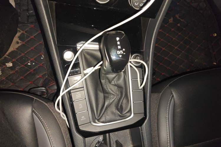 Used Volkswagen Sagitar 2021 280TSI DSG Excellence Edition Gear Lever