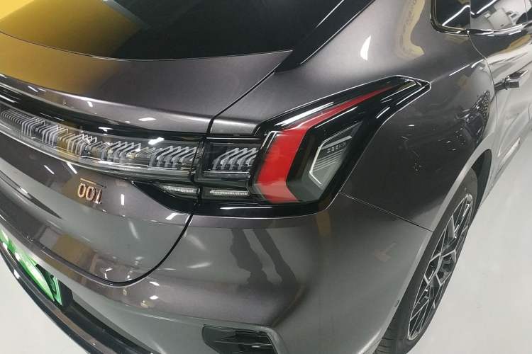 Used Zeekr 001 2026 95° All-Wheel-Drive Max Edition Exterior 3