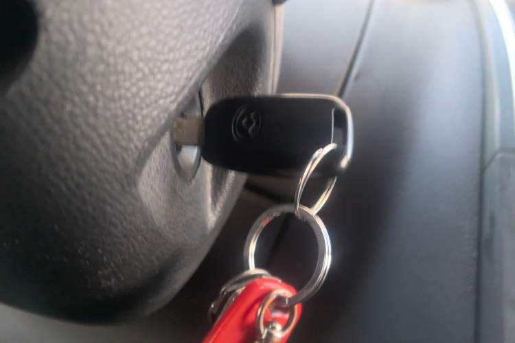 Used SAIC MAXUS Xintu V80 2019 2.5T Classic Edition 6-Speed Manual – Aoyuntong Short Wheelbase Mid-Height Design 5/6 Seats