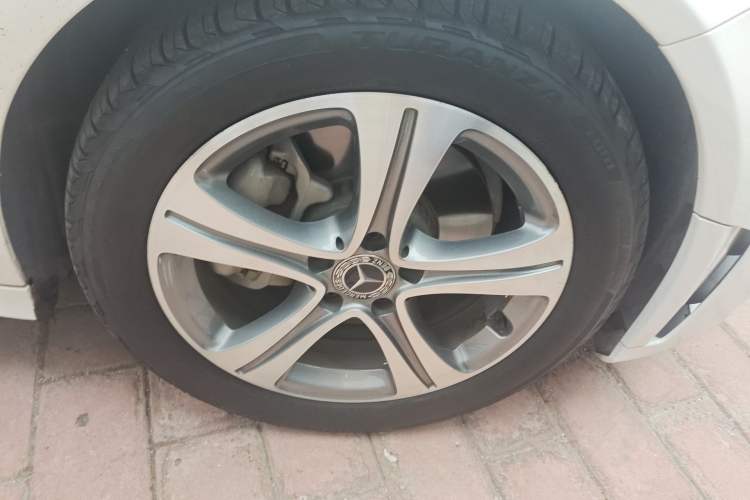 Used Mercedes-Benz C-Class 2019 C 260 L Sport Edition Right Front Wheel Hub