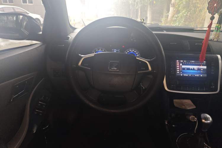 Used Zotye Z300 2014 New Vision 1.5L Manual Luxury Model Steering Wheel