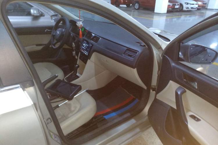 Used Skoda Rapid 2013 1.6L Automatic Smart Selection Model