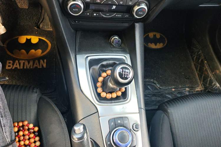 Used Mazda 3 Axela 2016 Sedan 1.5L Manual Luxury Model