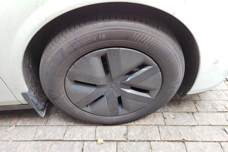 Used Li Auto MEGA 2025 Home Family Special Edition Right Front Wheel Hub