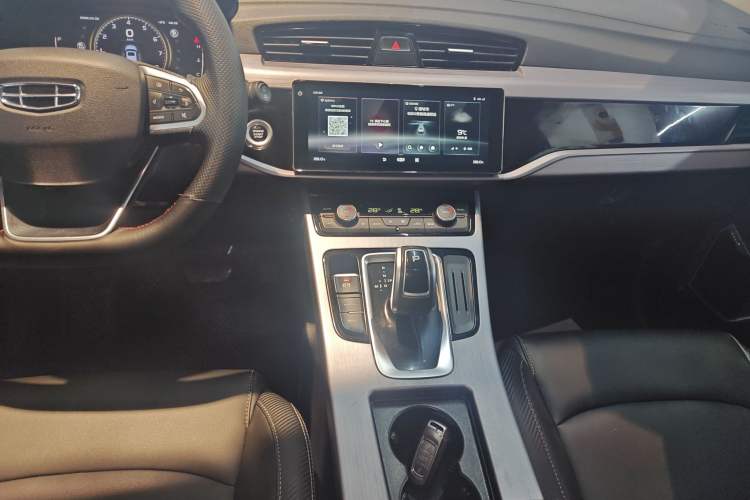 Used Geely Auto Emgrand X7 Sport 2021 Million Edition 1.8TD DCT Two-Wheel Drive Comfort Model Audio And AC Panel