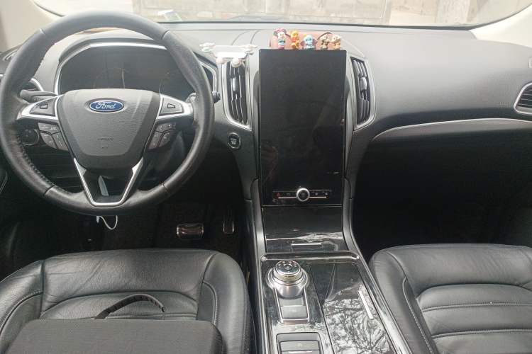 Used Ford Edge 2020 EcoBoost 245 Two-Wheel Drive Titanium 7-Seater Center Console