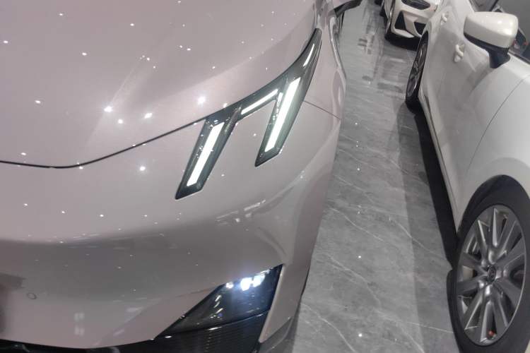 Used Lynk & Co Z20 2025 530 km Range Rear-Wheel Drive Pro Left Front Headlight