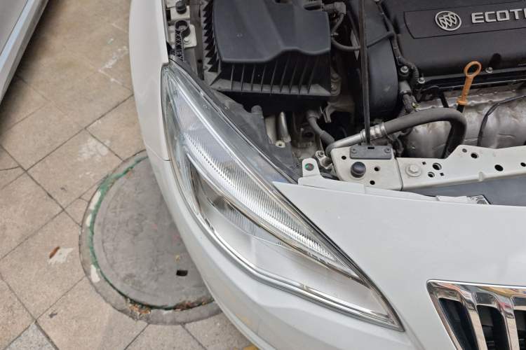 Used Buick GT 2012 XT 1.6L Automatic Fashion Edition Right Front Headlight