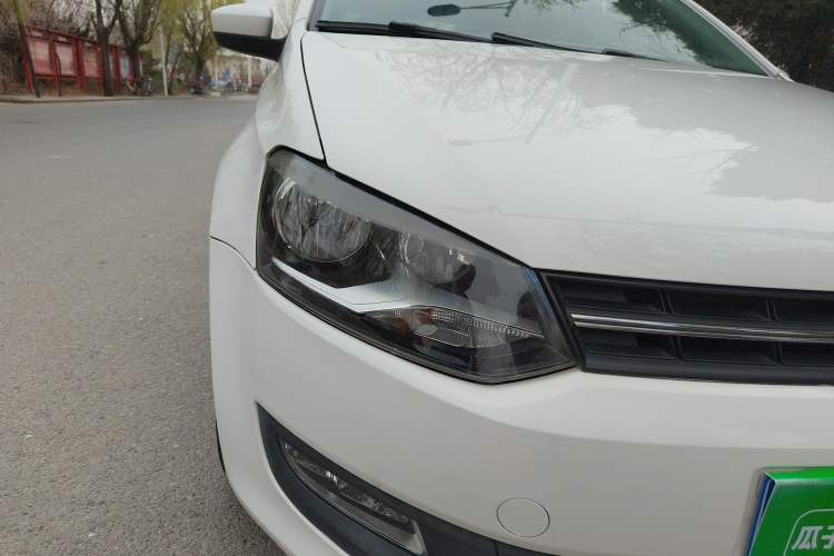 Used Volkswagen Polo 2013 1.4L Manual Comfort Edition Right Front Headlight