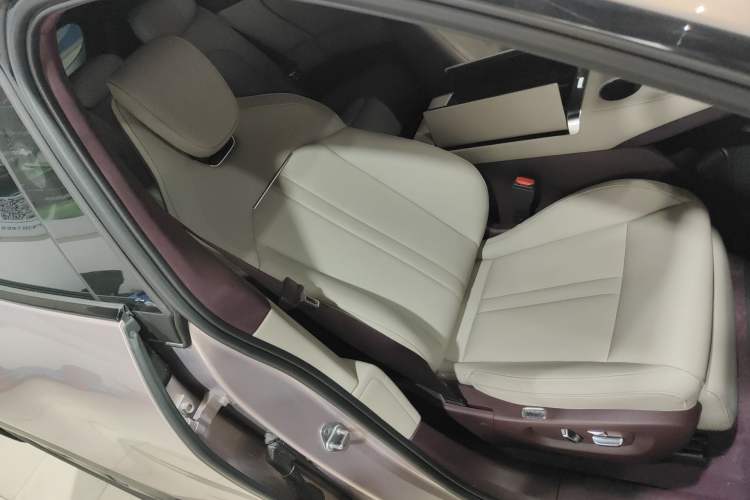 Used Xiaomi Auto YU7 2025 Ultra-Long Range High-Performance All-Wheel-Drive Max Edition Right Front Seat