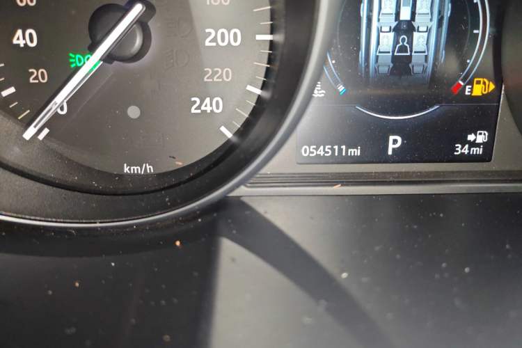 Used Land Rover Range Evoque 2016 2.0T PURE Style Edition Odometer Close Up