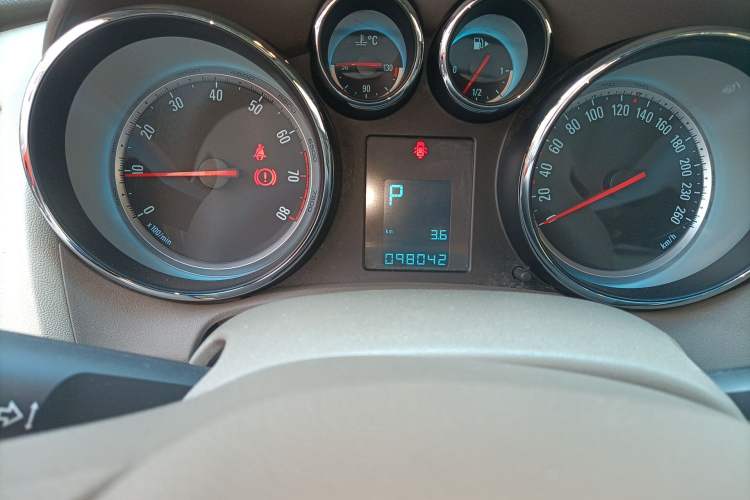 Used Buick GT 2013 GT 1.6L Automatic Fashion Edition Odometer Close Up