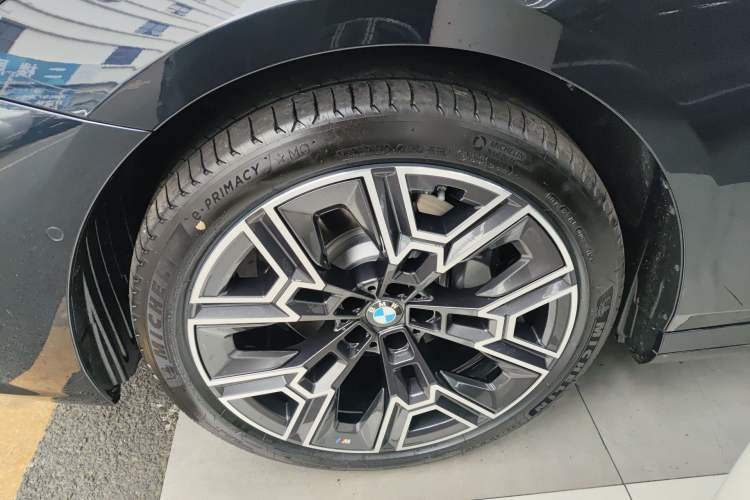 Used BMW 5 Series 2026 530Li Prestige M Sport Package Left Front Wheel Hub