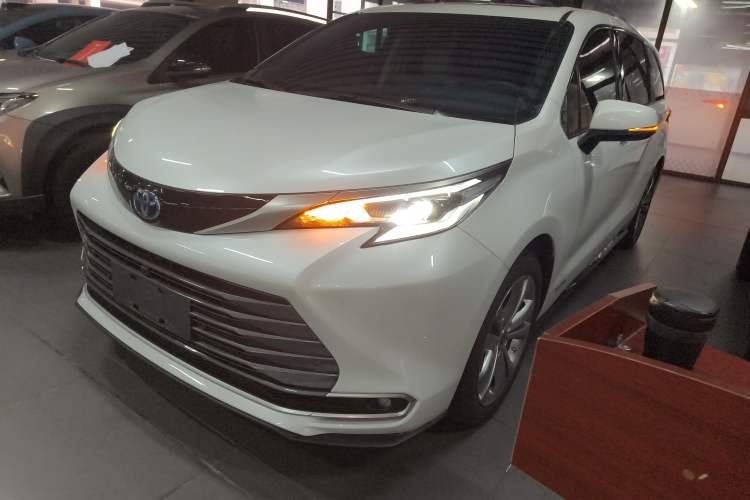 Used Toyota SIENNA 2023 2.5L Hybrid Ultimate Edition