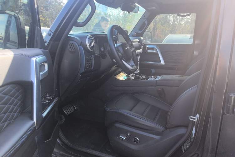 Used BAIC Off-Road BJ40 2021 2.0D Automatic Four-Wheel Drive Blade Hero Edition Adventurer Type Driver Seat