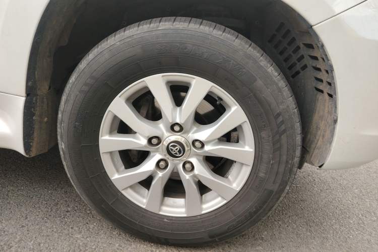 Used Toyota Land Cruiser 2010 4700 Middle East Edition Right Front Wheel Hub