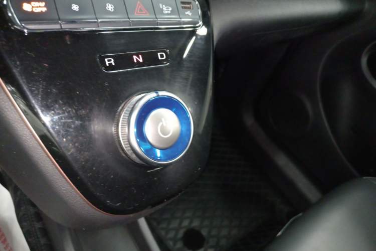 Used ORA White Cat 2022 Xiaoyue Mao Edition 360 km Luxury Model Lithium NMC Gear Lever