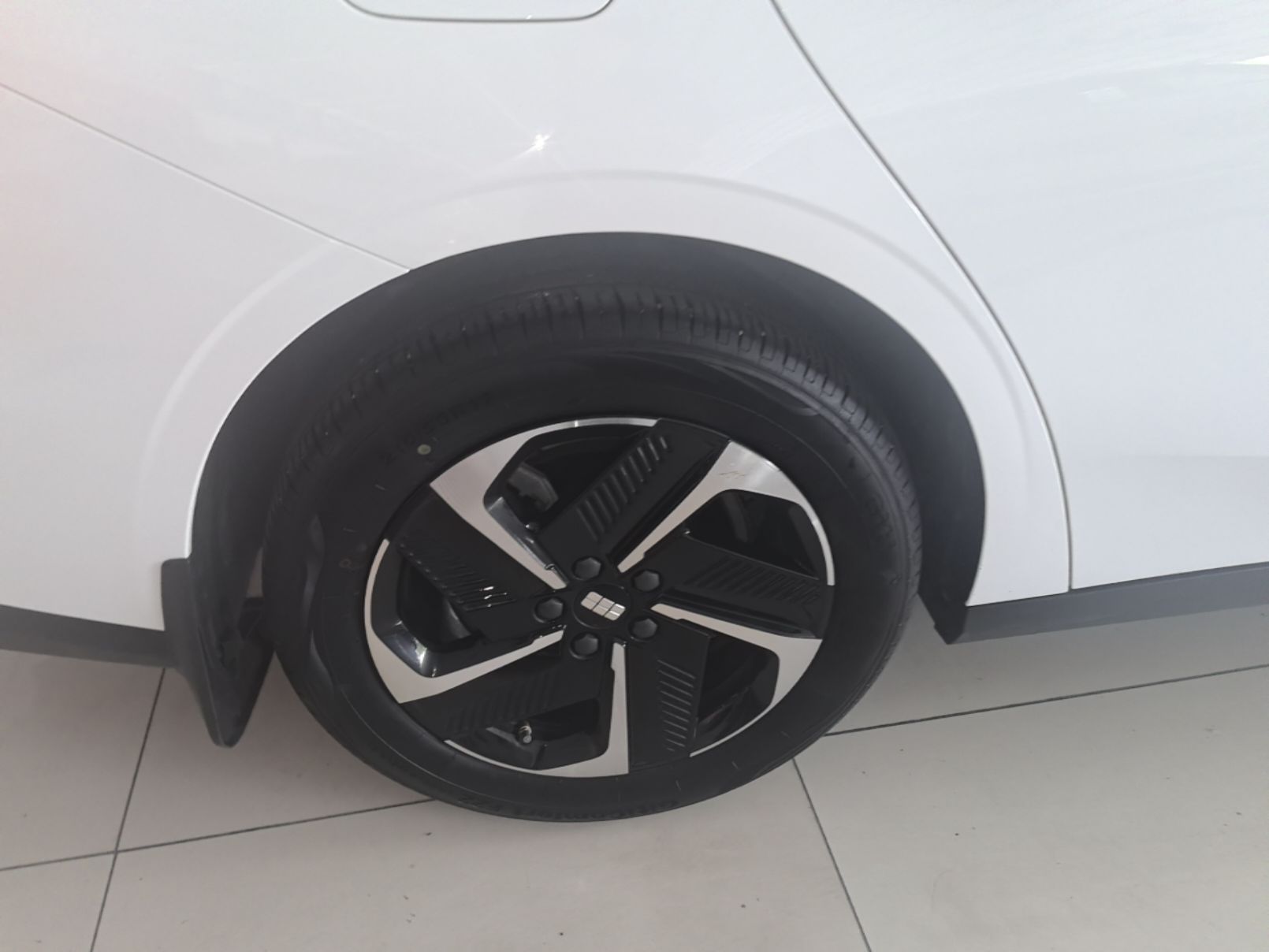Geely Galaxy L6 2024 125km PLUS Dragon Edition — снимка 11