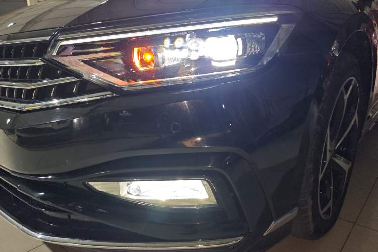 Used Volkswagen Magotan 2023 2 Million Units Limited Edition 330TSI DSG Leading Version
