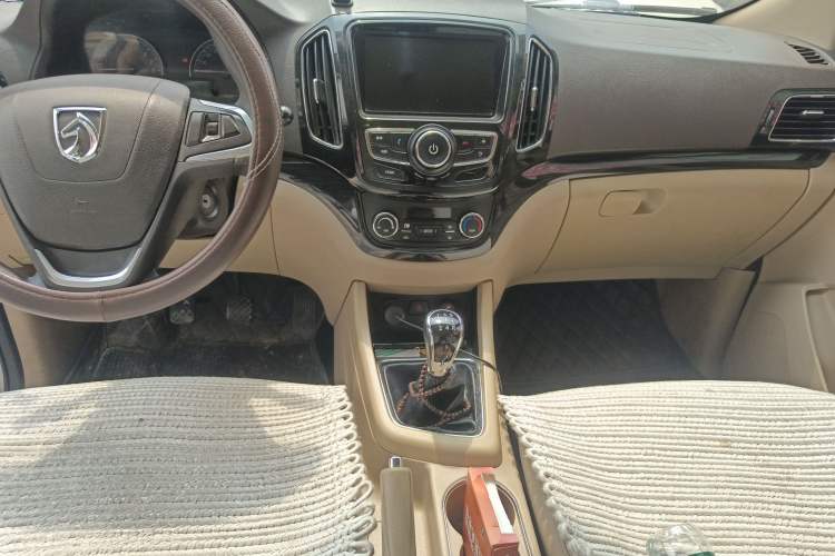 Used Baojun 730 2014 1.5L Manual Luxury Navigation ESP Version 7 Seats Gear Lever