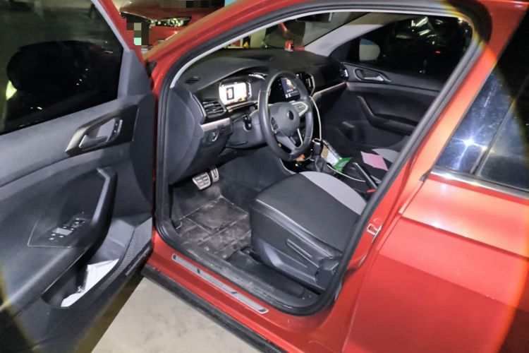 Used Volkswagen Tacqua 2020 1.5L Automatic R-Line Driver Seat