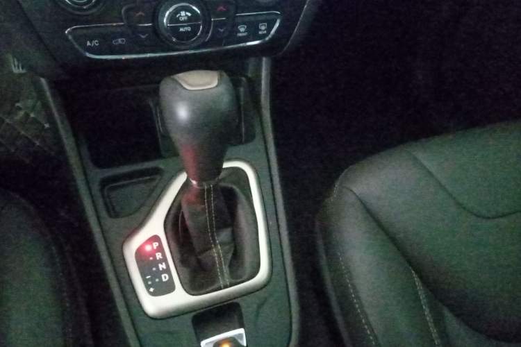 Used Jeep Cherokee 2017 2.0L Superior Edition Gear Lever